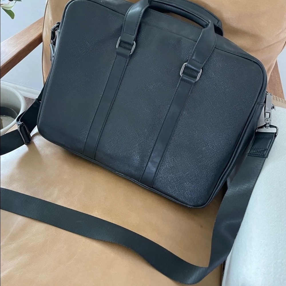 - Men’s messenger bag